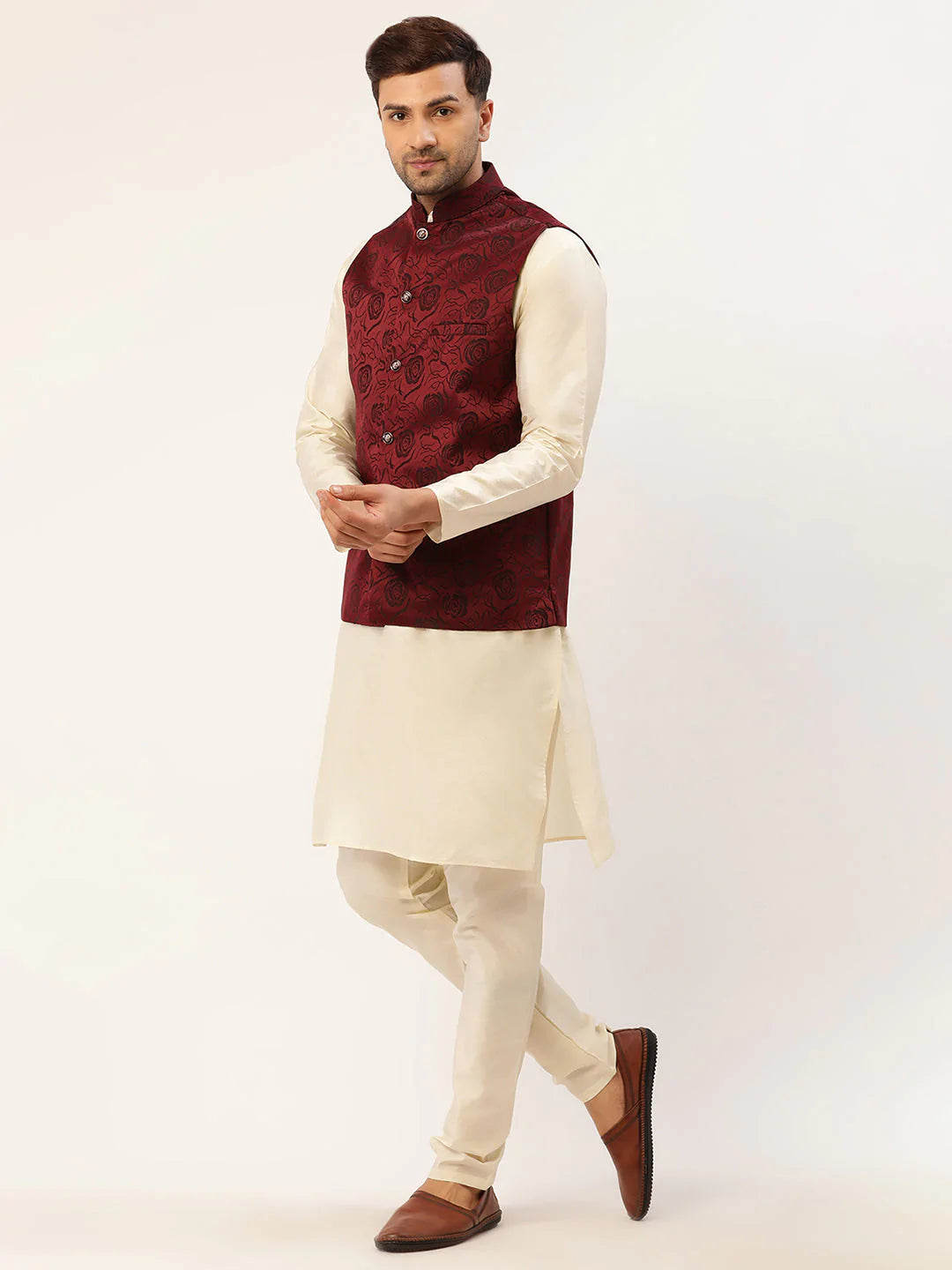 Men's Solid Kurta Pyjama With Maroon Floral Embroidered Nehru Jacket( JOKPWC W-D 4034Maroon )