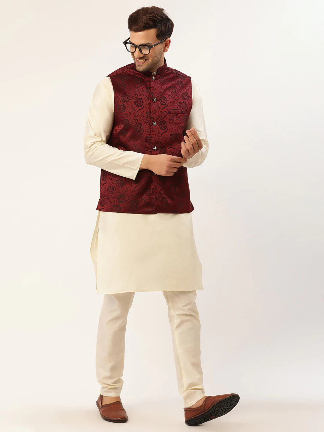 Men's Solid Kurta Pyjama With Maroon Floral Embroidered Nehru Jacket( JOKPWC W-D 4034Maroon )