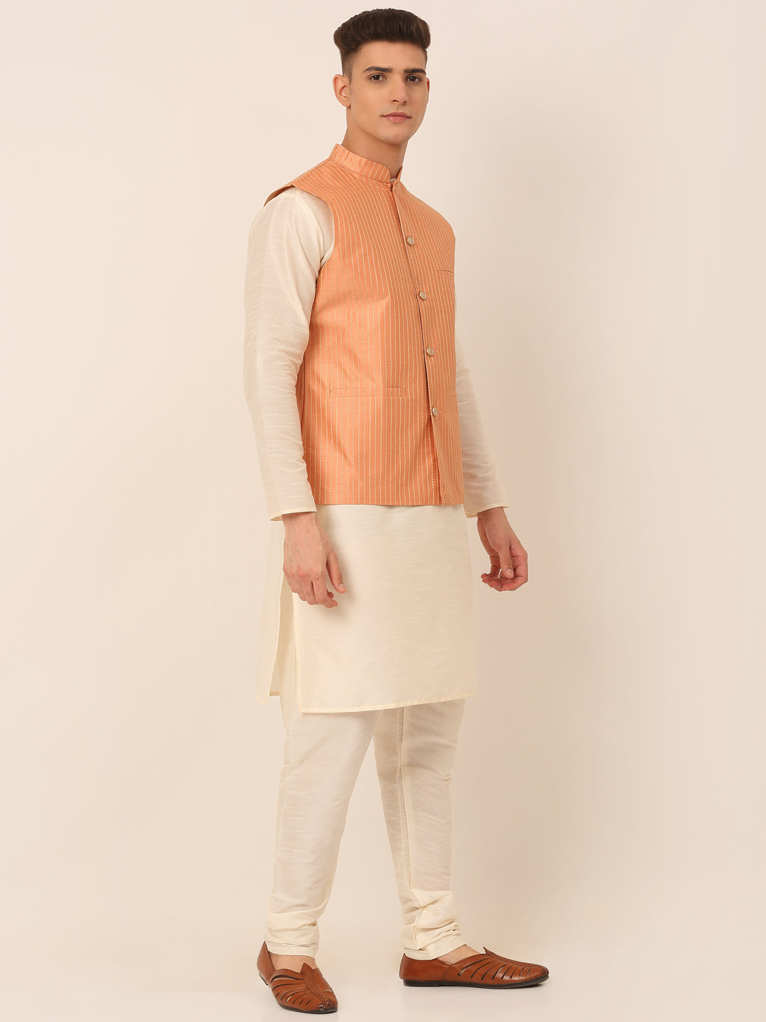 Men's Solid Kurta Pyjama With Striped Embroidered Nehru Jacket ( JOKPWC W-D 4043Peach )