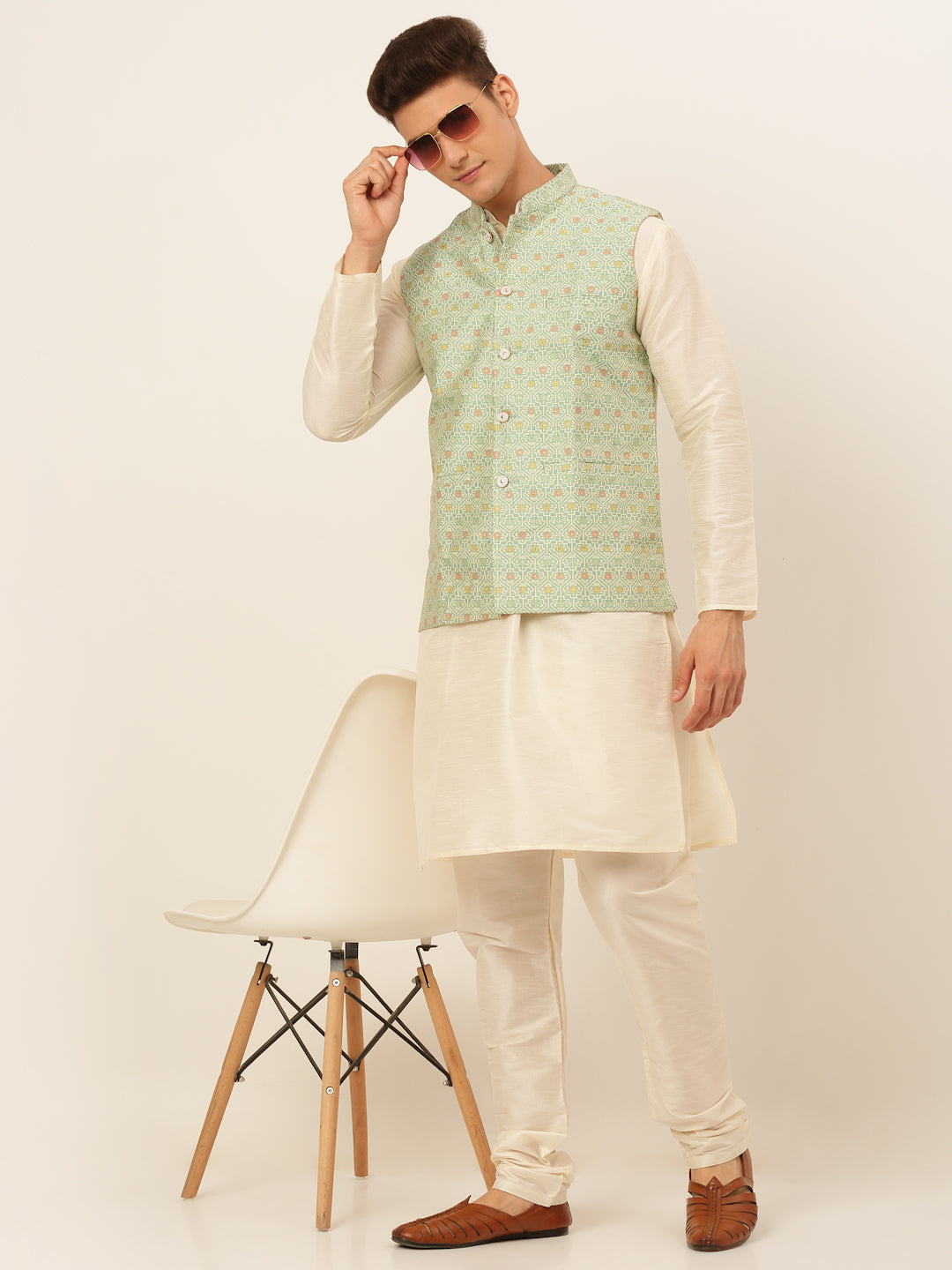 Men's Solid Kurta Pyjama With Nehru Jacket ( JOKPWC W-D 4047Green )