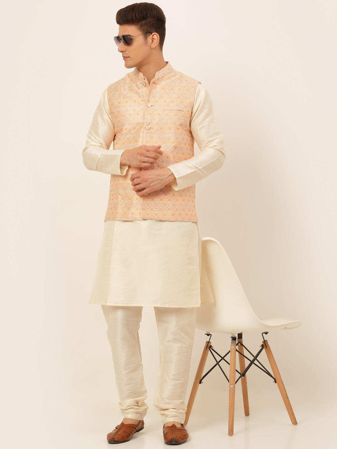 Men's Solid Kurta Pyjama With Nehru Jacket ( JOKPWC W-D 4047Pink )