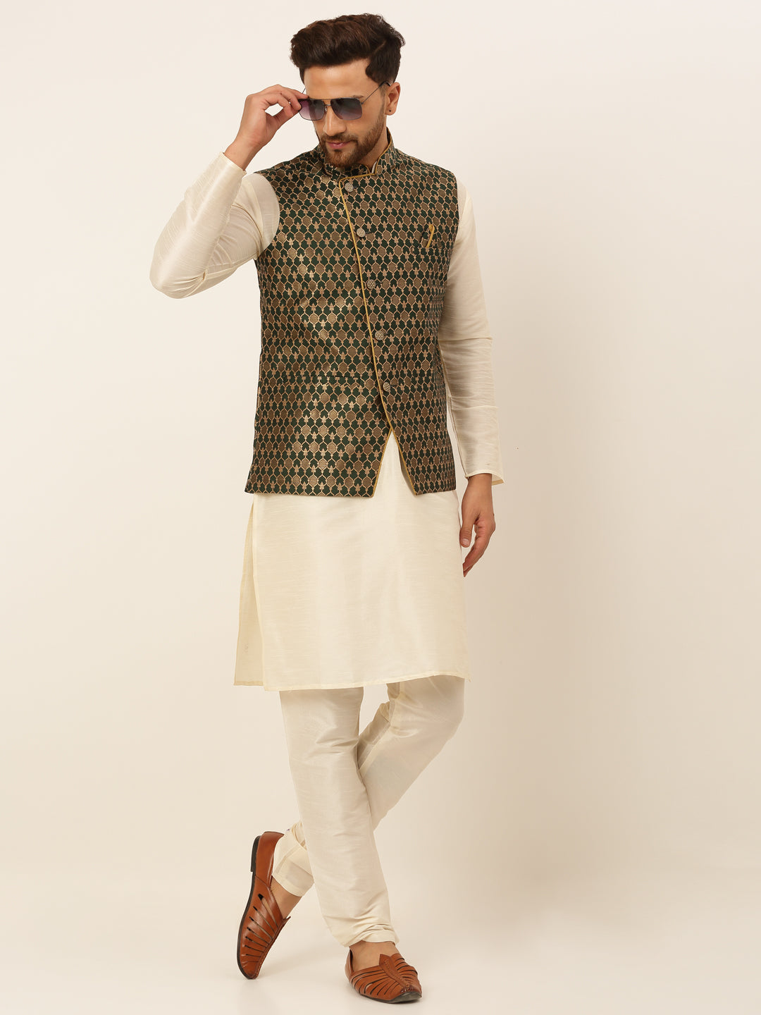Men's Solid Kurta Pyjama With Nehru Jacket ( JOKPWC W-D 4048Olive )
