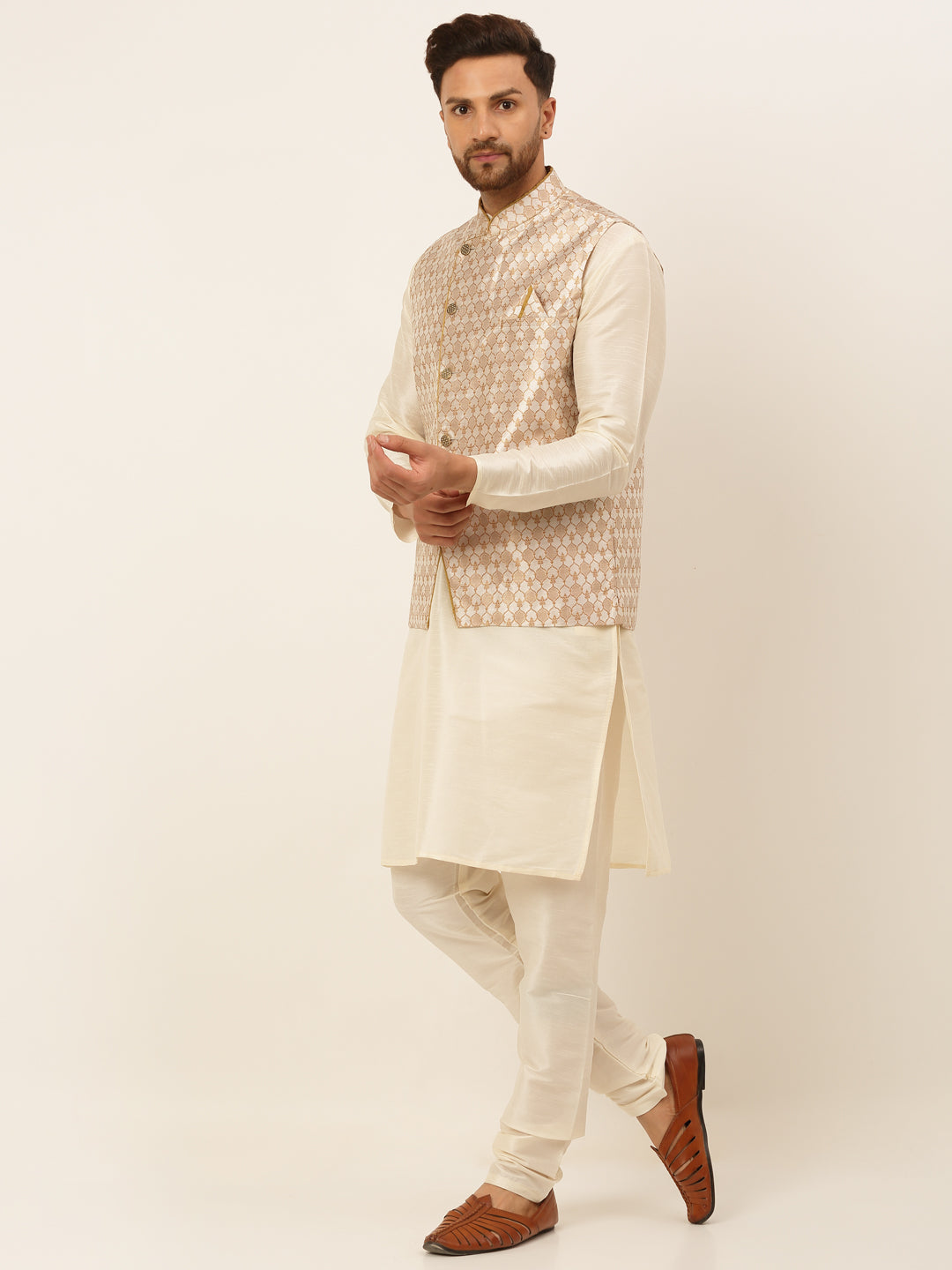 Men's Solid Kurta Pyjama With Nehru Jacket ( JOKPWC W-D 4048Silver )