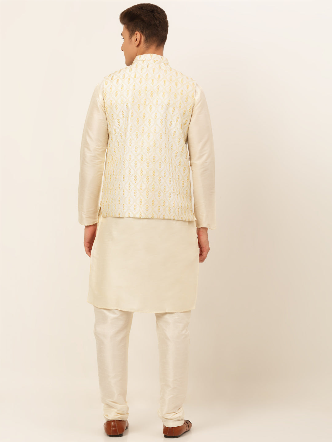 Men's Solid Kurta Pyjama With Nehru Jacket ( JOKPWC W-D 4049Silver )