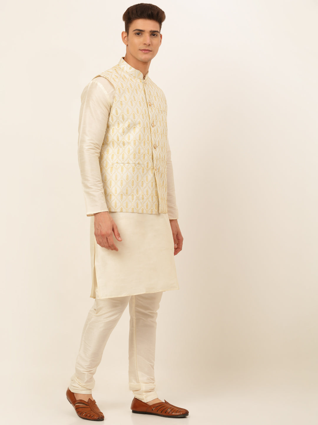 Men's Solid Kurta Pyjama With Nehru Jacket ( JOKPWC W-D 4049Silver )