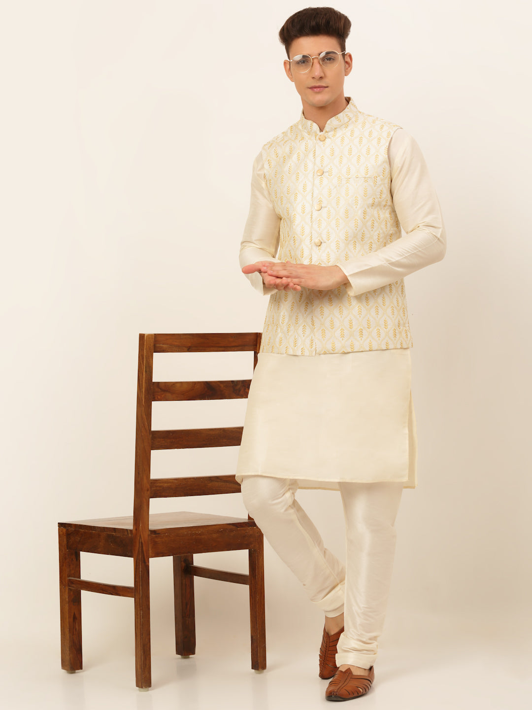 Men's Solid Kurta Pyjama With Nehru Jacket ( JOKPWC W-D 4049Silver )