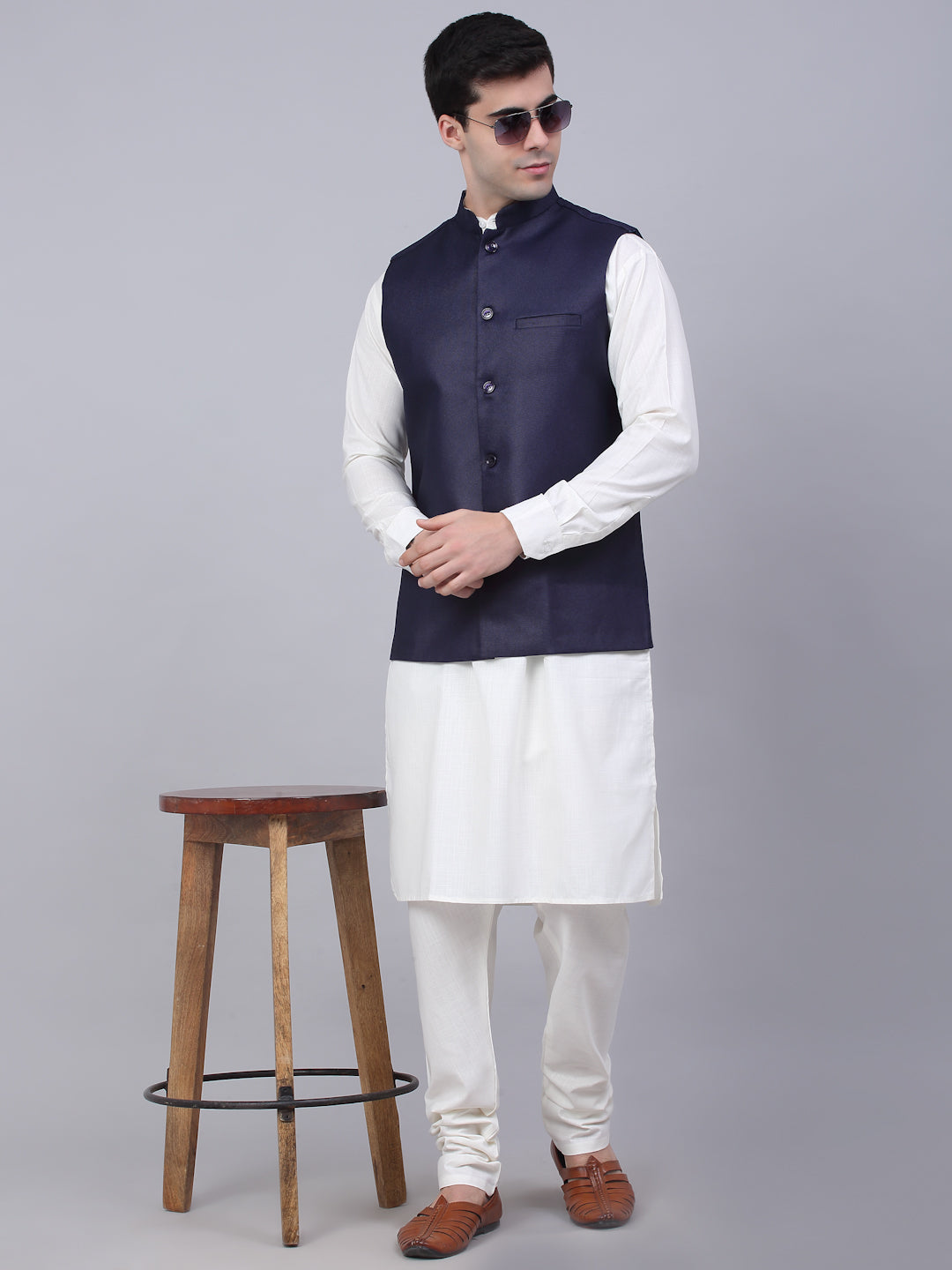 Men's Solid Kurta Pyjama With Nehru Jacket ( JOKPWC W-F 4046Navy )