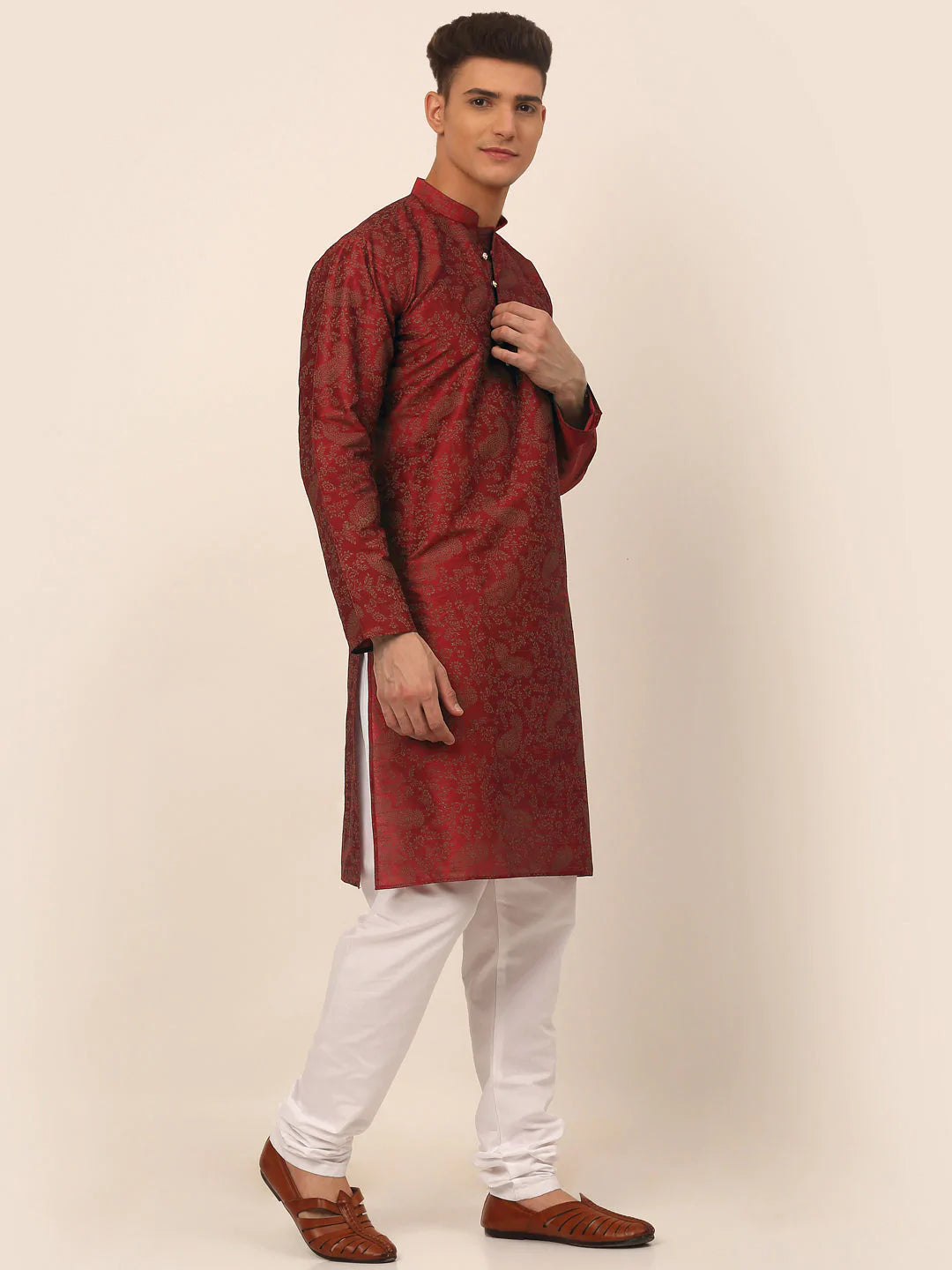 Men Maroon Paisley Printed Kurta with Pyjama ( JOKP 667 Maroon )