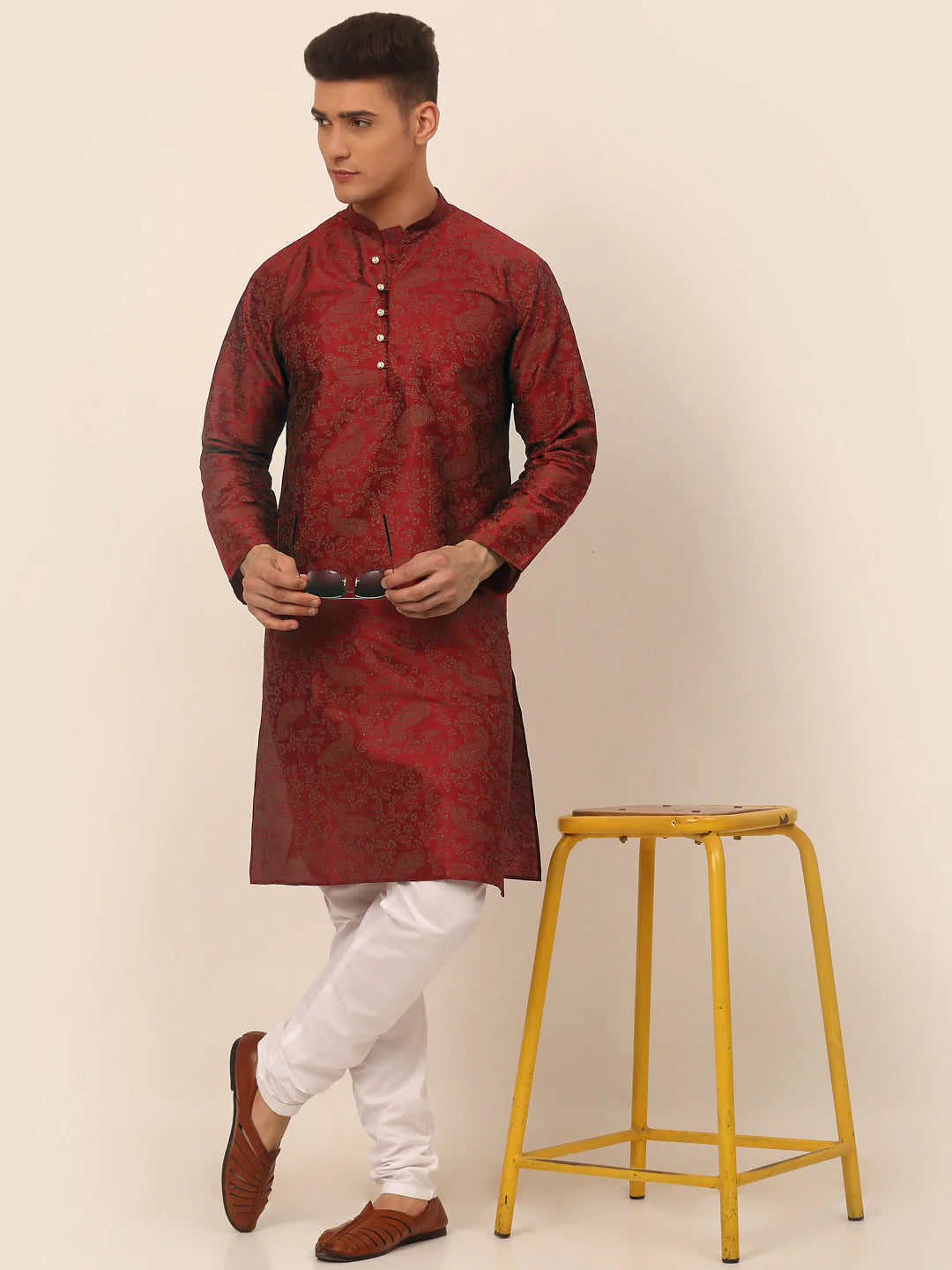 Men Maroon Paisley Printed Kurta with Pyjama ( JOKP 667 Maroon )