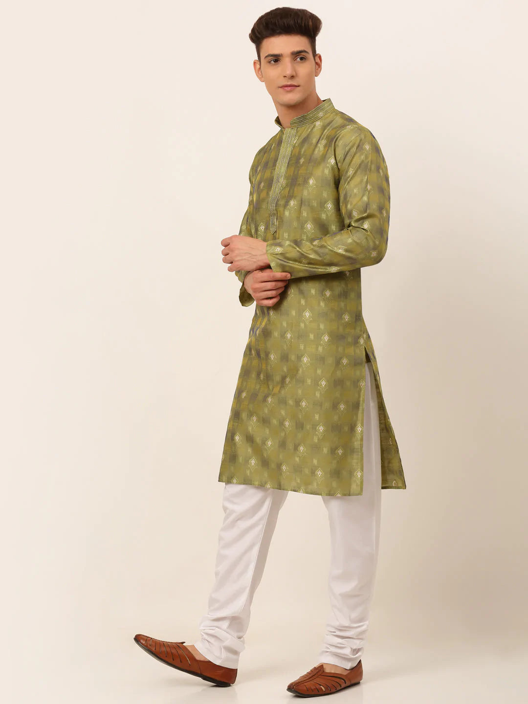Jompers Men's Green Collar Embroidered Woven Design Kurta Pajama ( JOKP 672 Green )