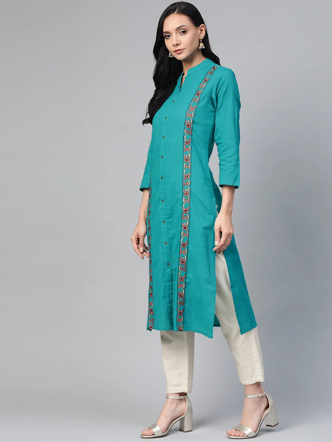 Jompers Women Green Embroidered Detail Straight Kurta ( JOK 1234 Green )