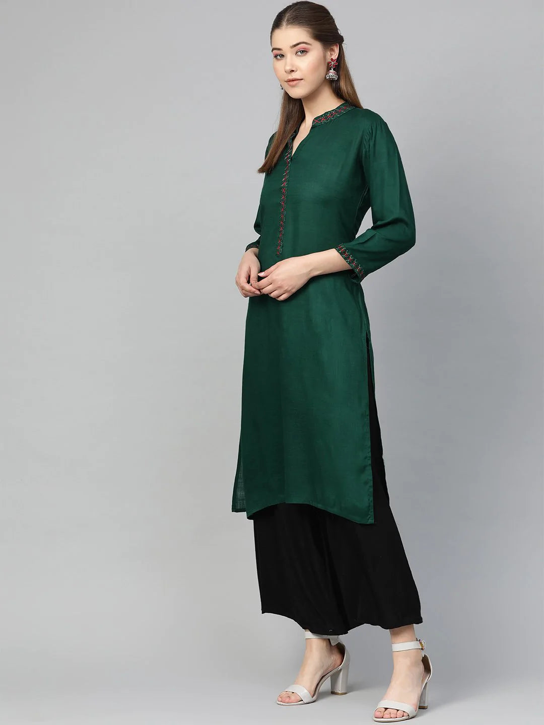 Jompers Women Green Embroidered Straight Kurta ( JOK 1294 Lime )