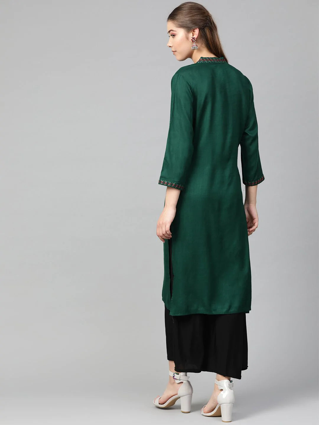 Jompers Women Green Embroidered Straight Kurta ( JOK 1294 Lime )