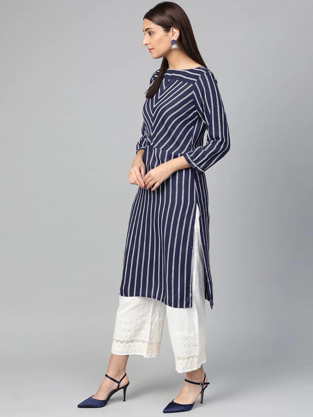 Jompers Women Navy Blue & White Striped Straight Kurta ( JOK 1303 Blue )