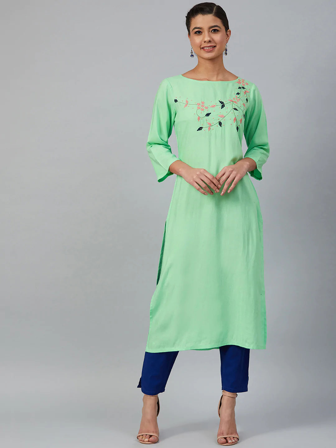 Jompers Women Green & Pink Yoke Embroidered Straight Kurta ( JOK 1354 Green)