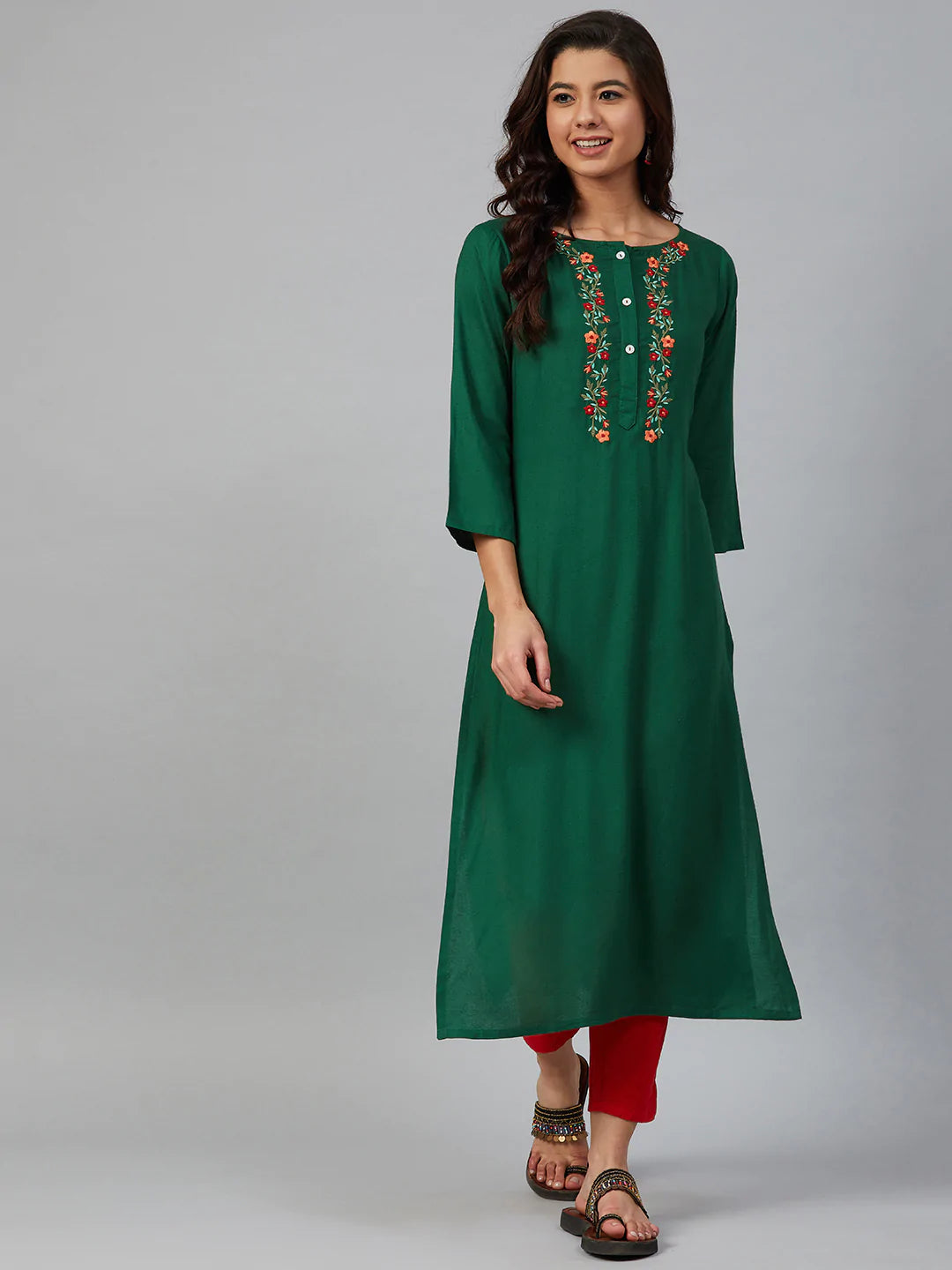 Jompers Women Green & Peach-Coloured Yoke Embroidered Straight Kurta ( JOK 1355 Green )