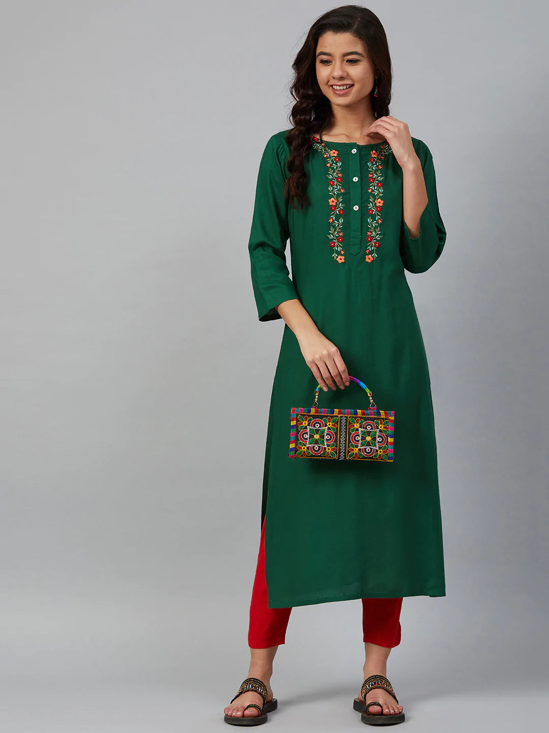 Jompers Women Green & Peach-Coloured Yoke Embroidered Straight Kurta ( JOK 1355 Green )