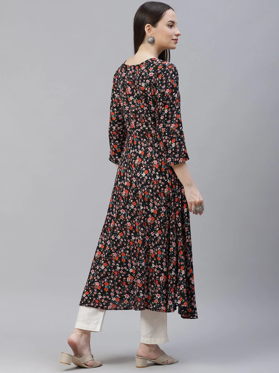 Jompers Women Black & Orange Floral Printed Floral Kurta ( JOK 1407 Black )