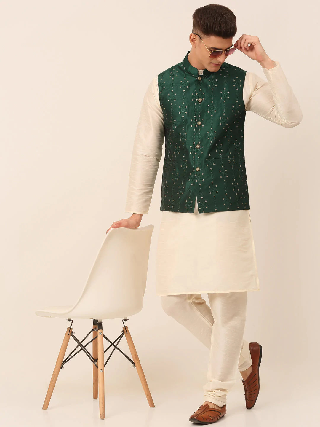 Men Green Embroidered Woven Nehru Jackets ( JOWC 4044 Green )