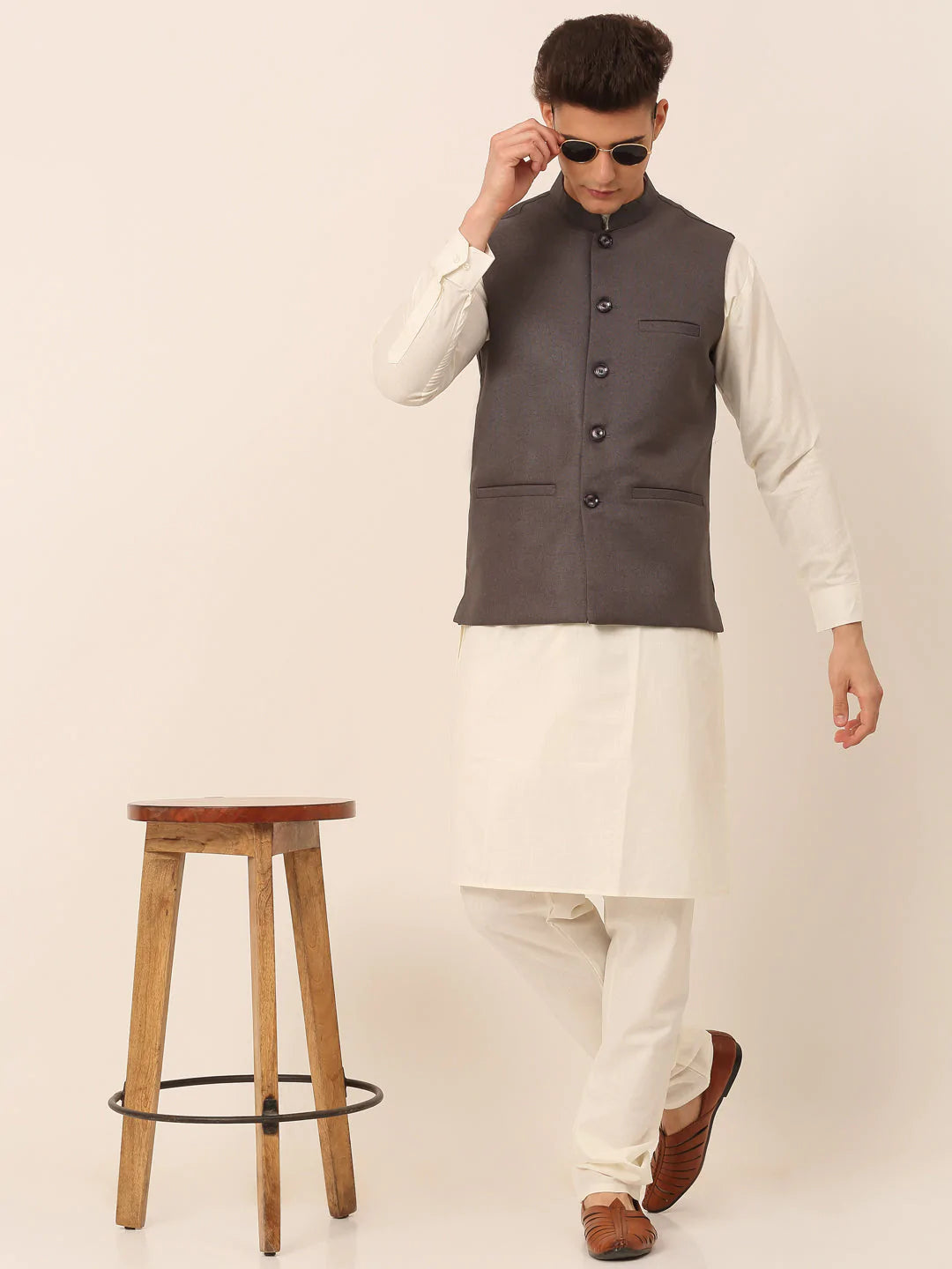 Men Charcoal Grey Solid Woven Sleeveless Nehru Jackets ( JOWC 4046 Charcoal )