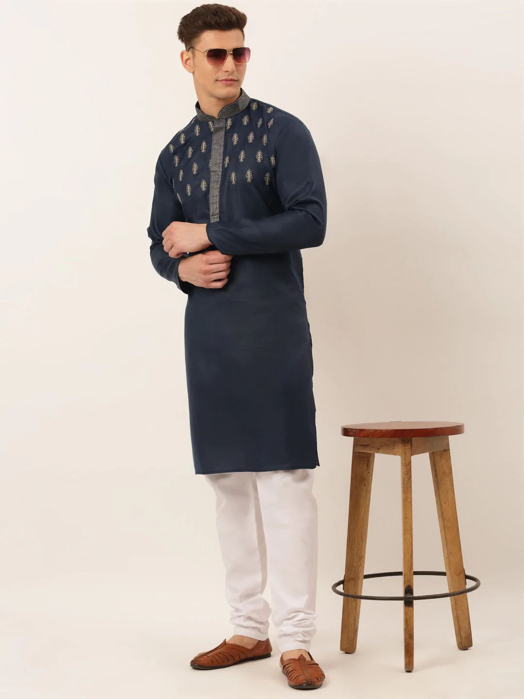 Men's Cotton Embroidered Kurtas ( KO 656 Navy )