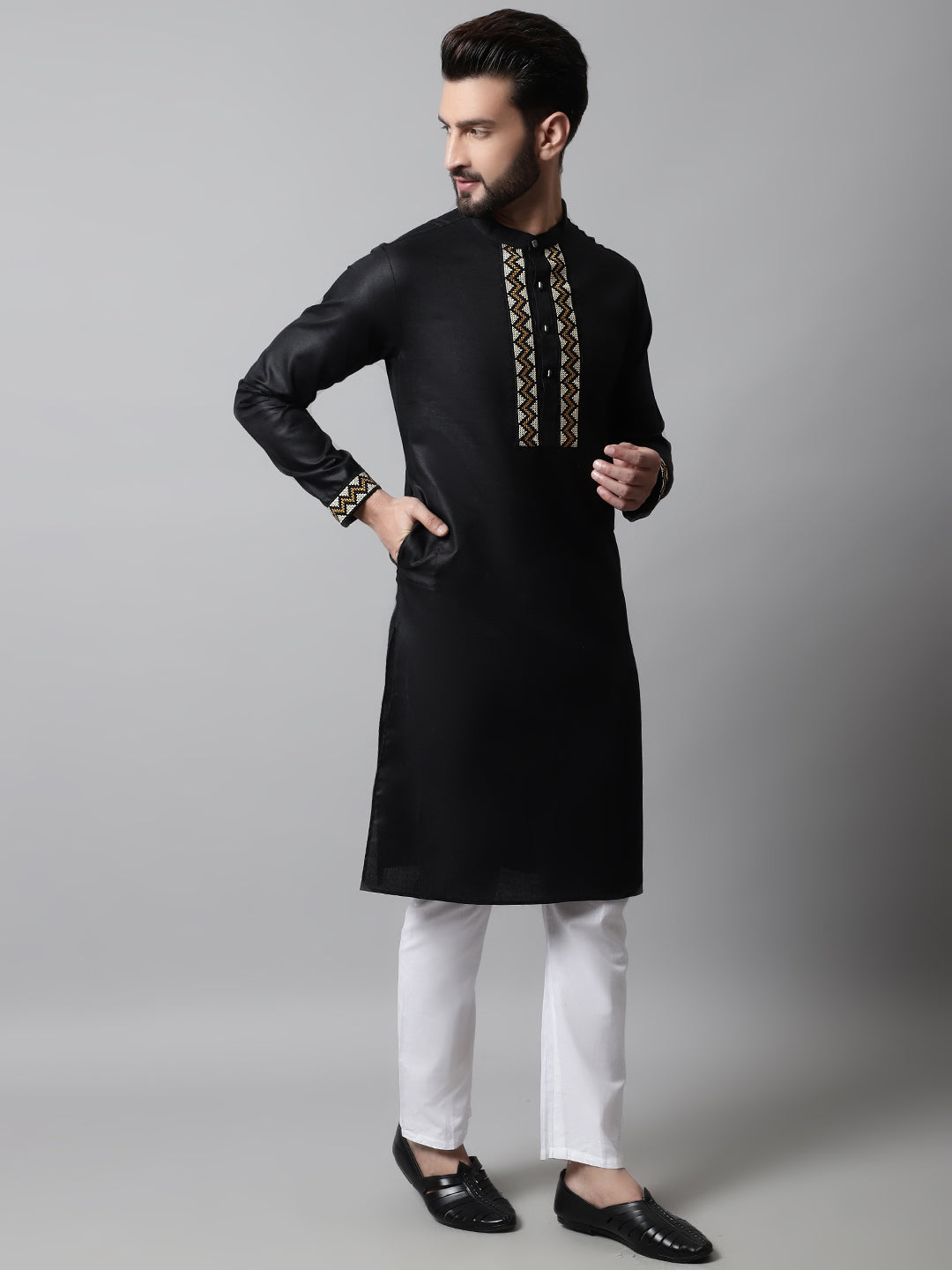 Men Black Embroidered Kurtas ( KO 682Black )