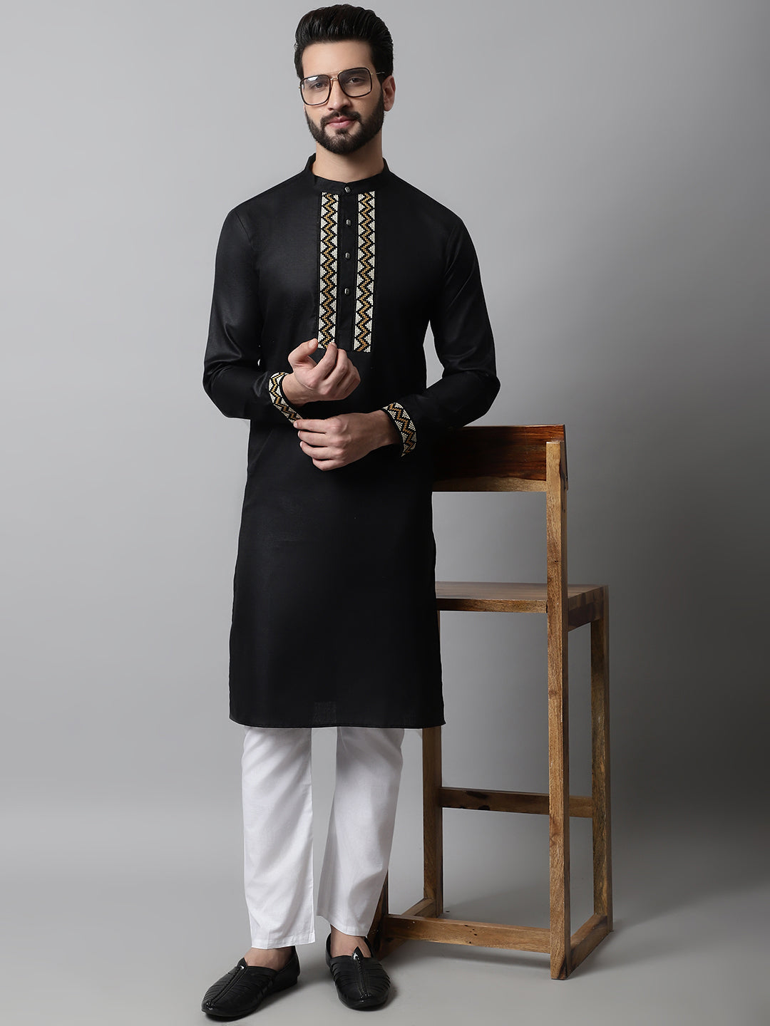 Men Black Embroidered Kurtas ( KO 682Black )