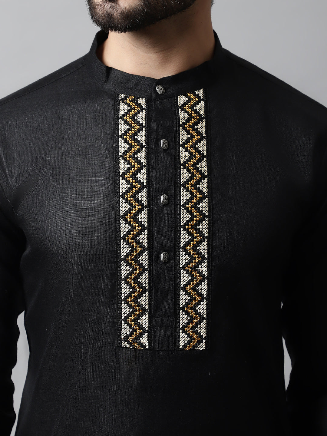 Men Black Embroidered Kurtas ( KO 682Black )