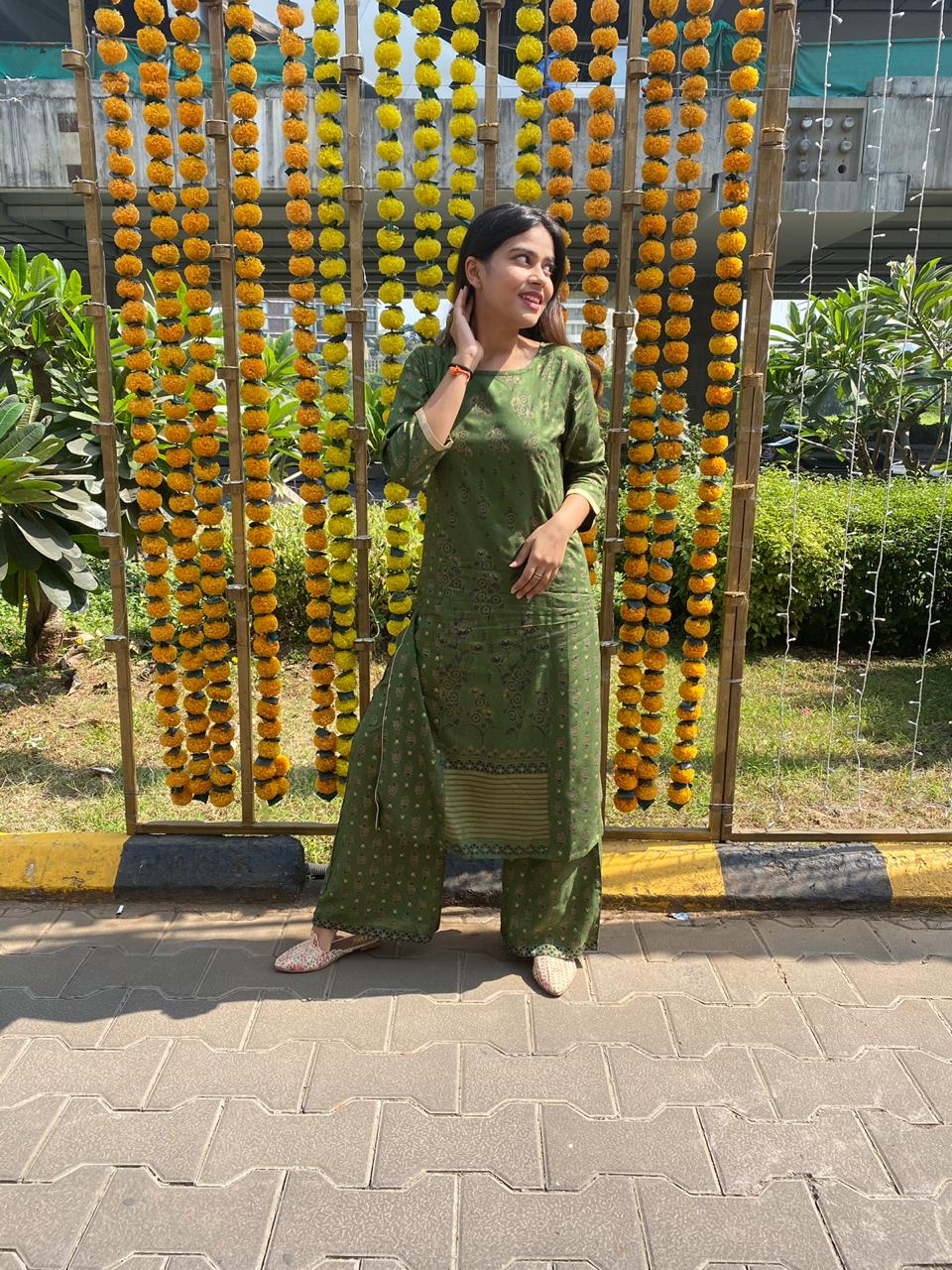 Women Green & Golden Block Printed Kurta with Palazzos ( JOKPL 1347 Green )